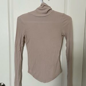 Light beige Aritzia turtle neck in XXS